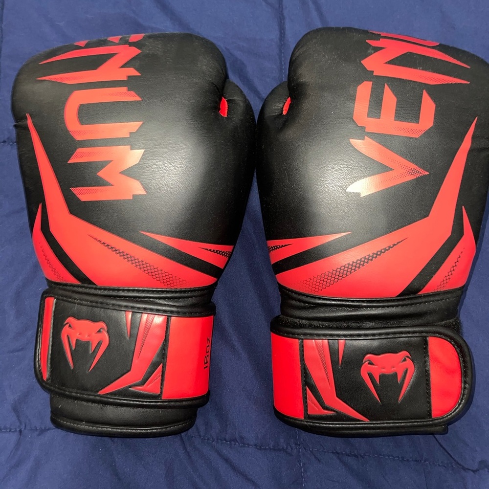 VENUM challenger boxing gloves